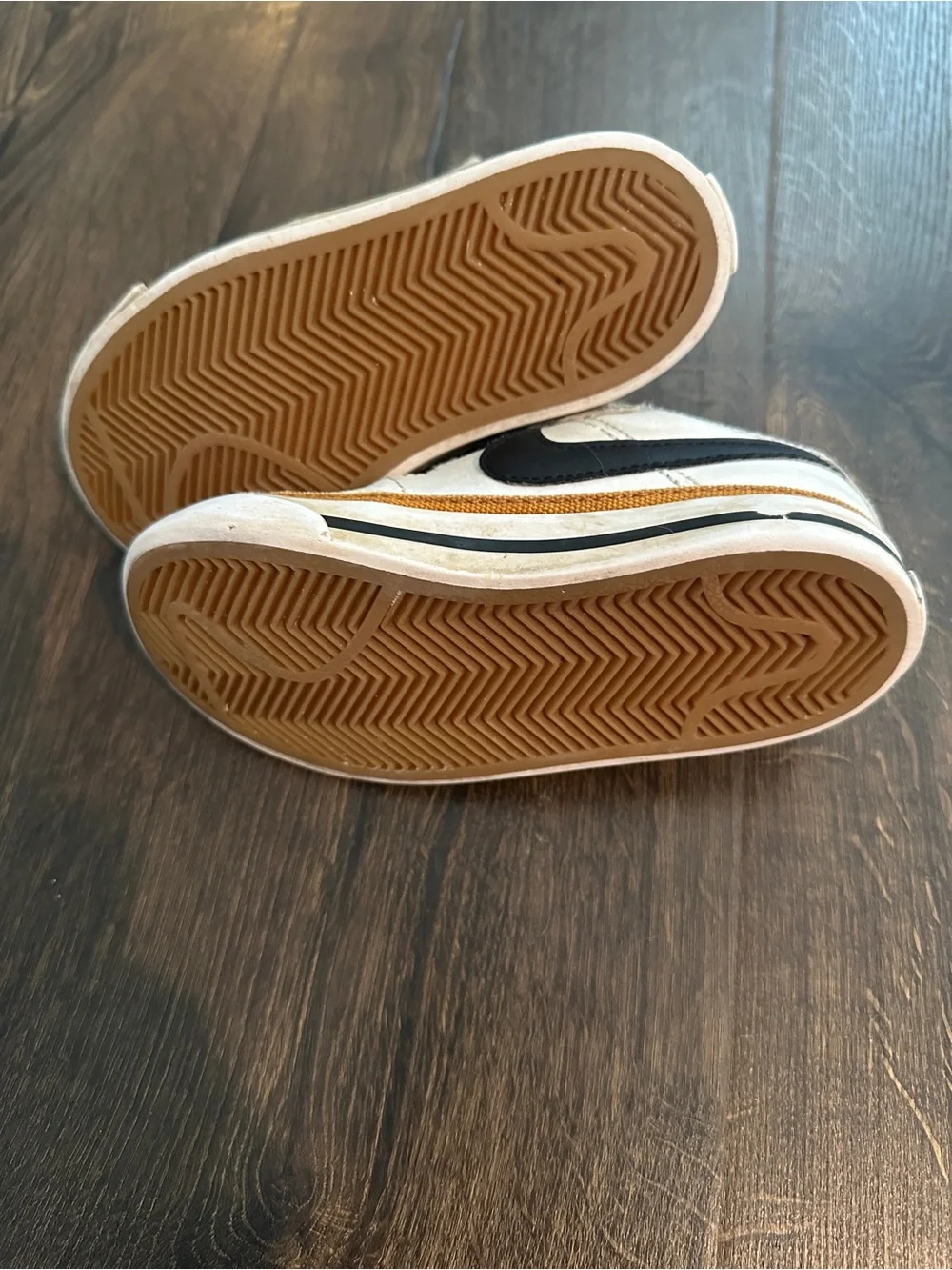 Nike Toddler k Low-Top Sneakers